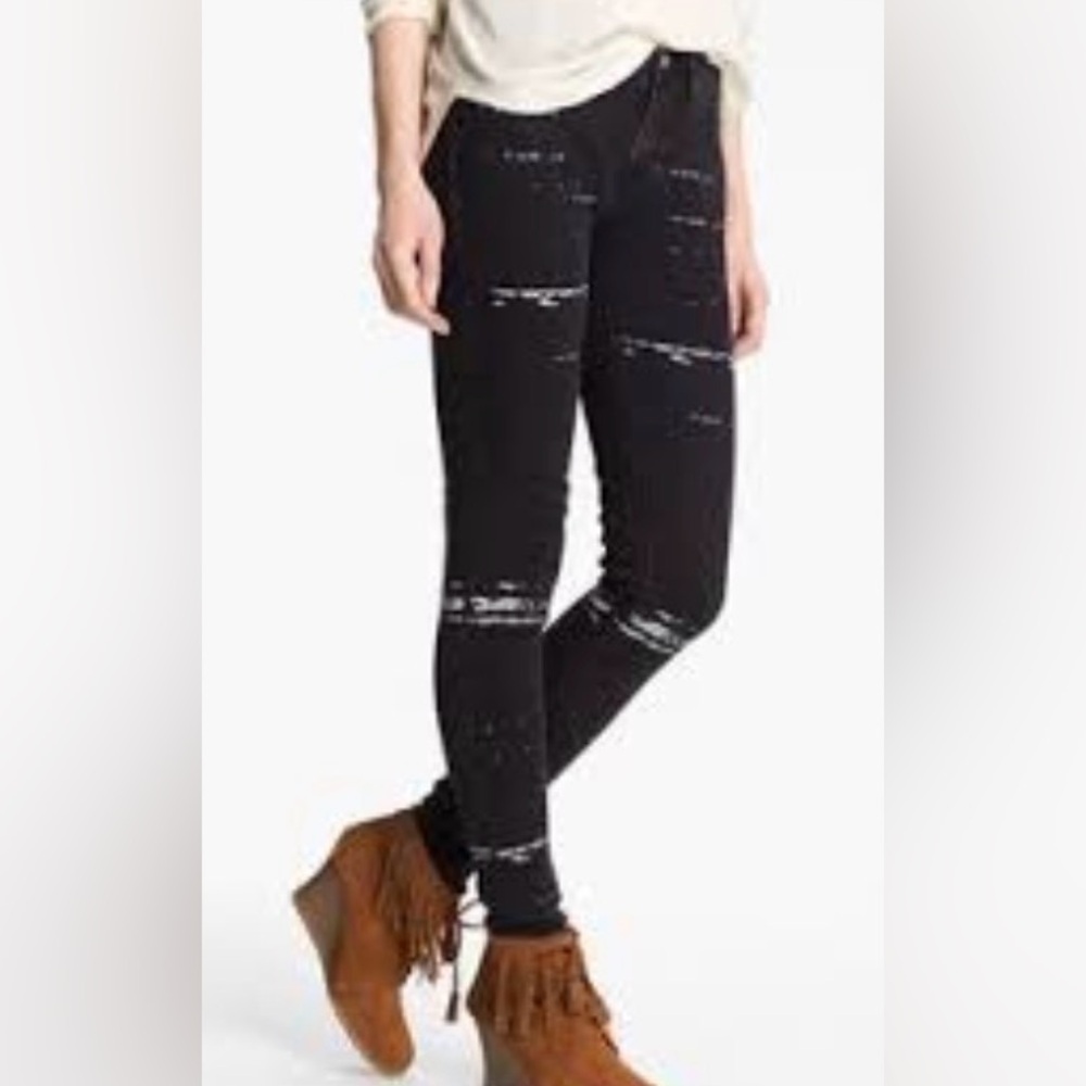 Levi’s vintage Stylish Black Distressed Women's jeans size 27